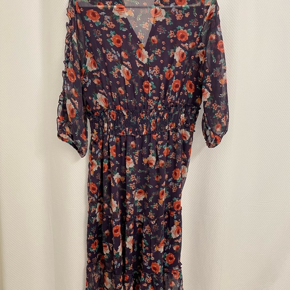 Midi floral dress. - Picture 3 of 3